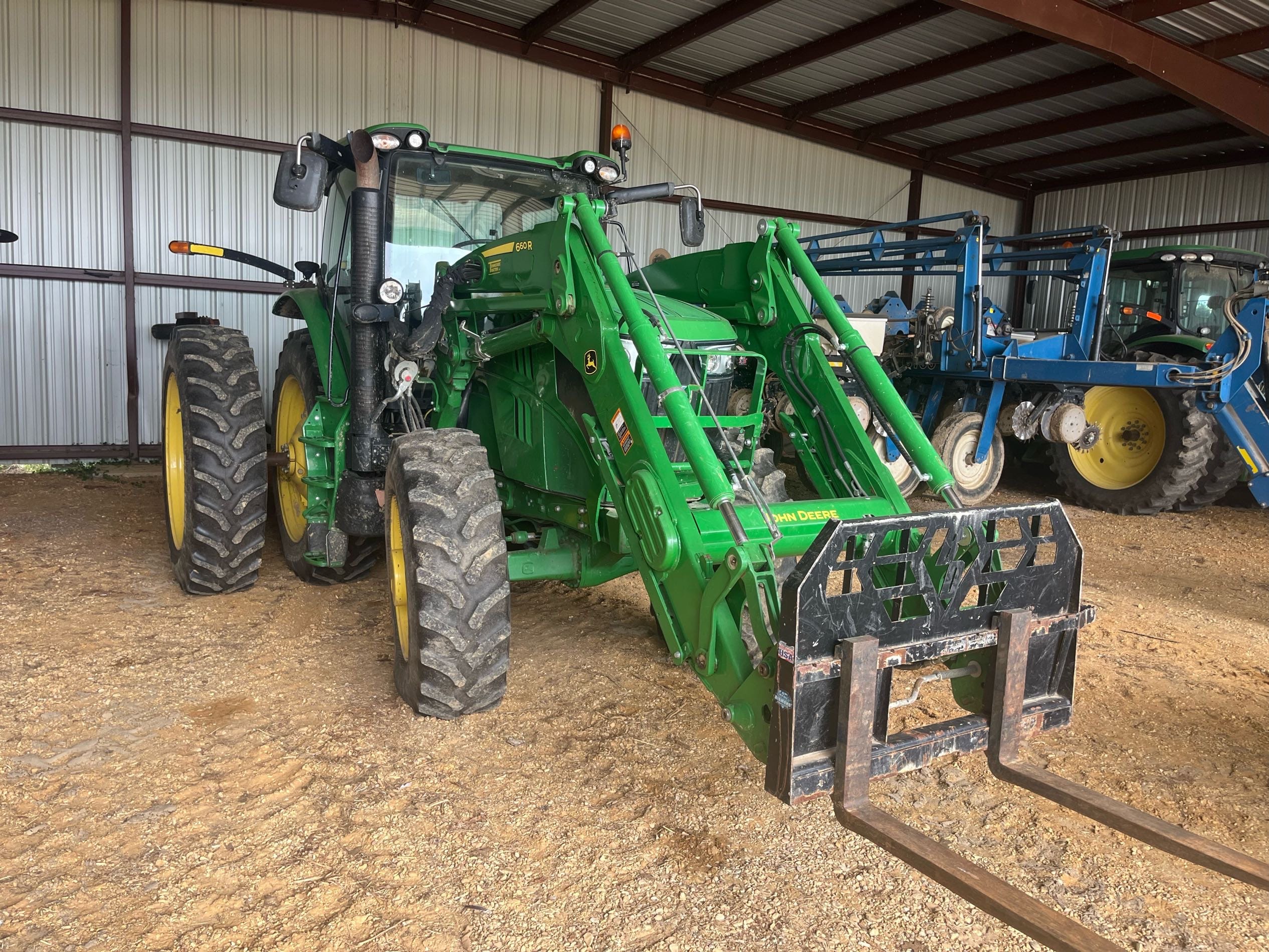 2013 John Deere 6170R Equipment Image0