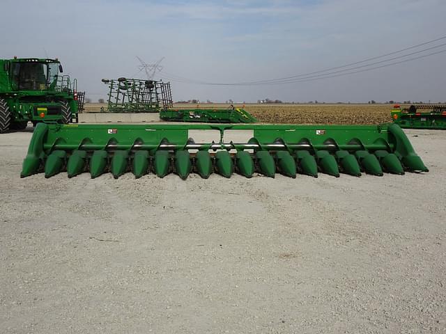 Image of John Deere 618C equipment image 4