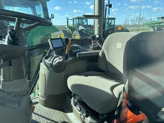 Image of John Deere 6190R equipment image 4