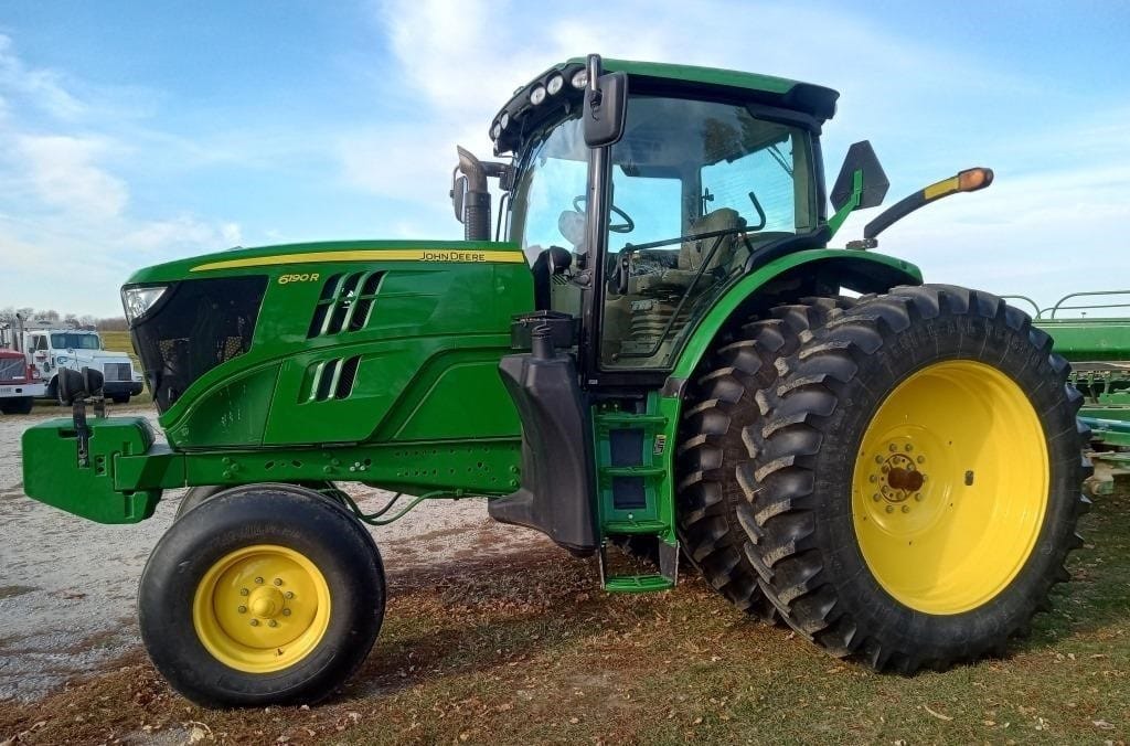2013 John Deere 6190R Equipment Image0