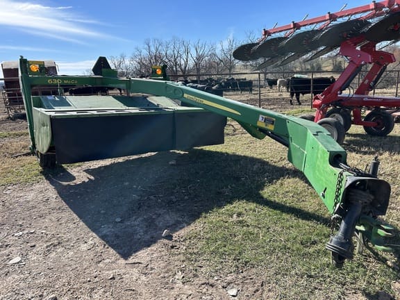 2013 John Deere 630 Equipment Image0