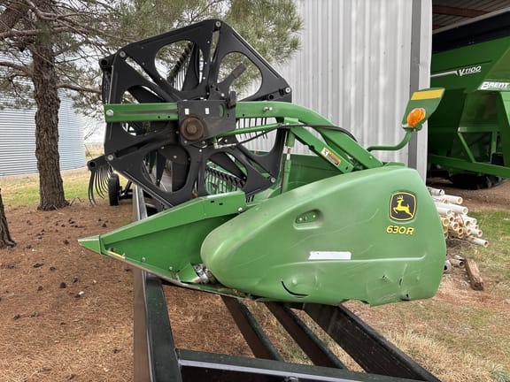 2013 John Deere 630R Equipment Image0