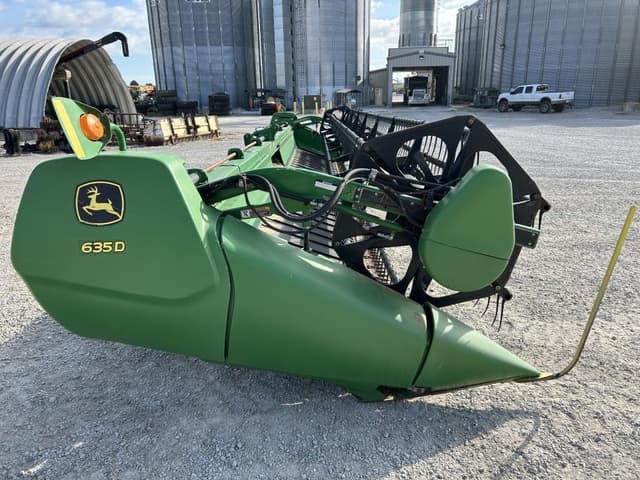 Image of John Deere 635D equipment image 3
