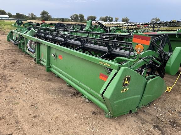 Image of John Deere 635F equipment image 4