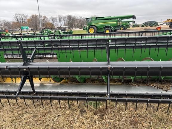 Image of John Deere 635F equipment image 3