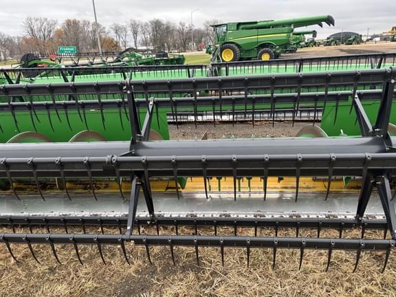 Image of John Deere 635F equipment image 4