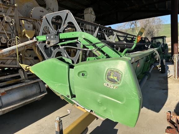 Image of John Deere 635F equipment image 4