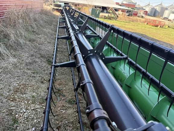 Image of John Deere 635F equipment image 4