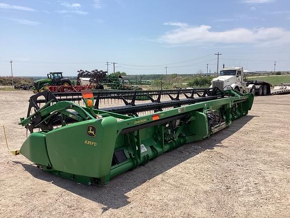 Image of John Deere 635FD equipment image 3