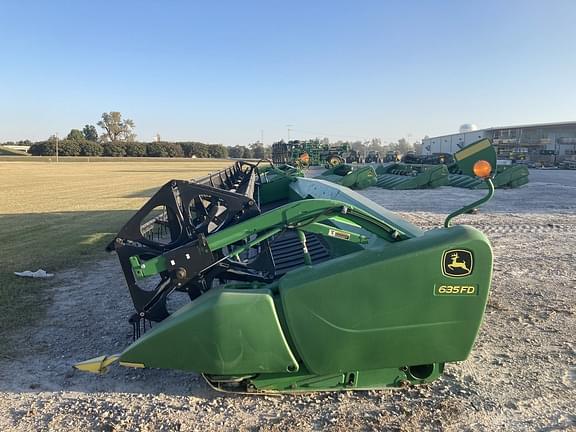 Image of John Deere 635FD equipment image 3