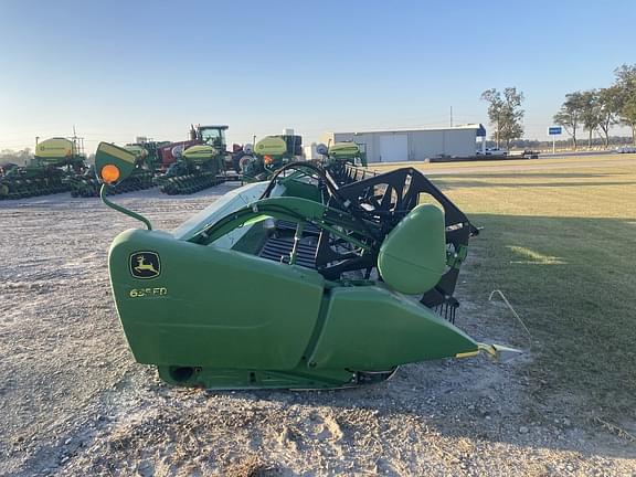 Image of John Deere 635FD equipment image 4