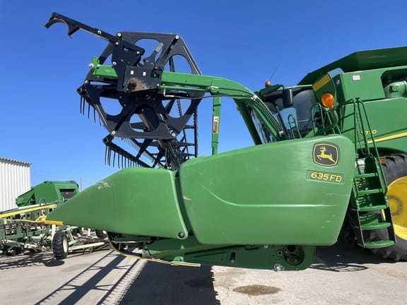 2013 John Deere 635FD Image