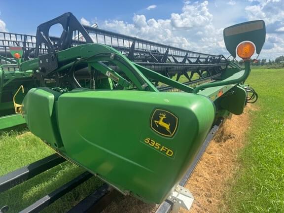 Image of John Deere 635FD equipment image 4