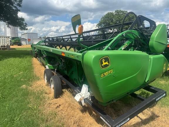 Image of John Deere 635FD equipment image 3