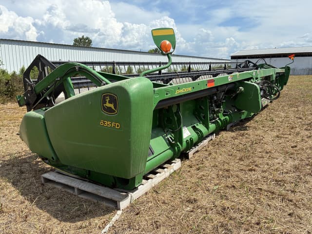 Image of John Deere 635FD equipment image 3