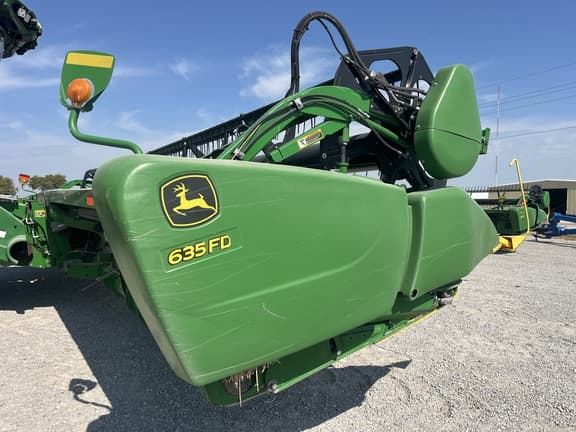 Image of John Deere 635FD equipment image 4