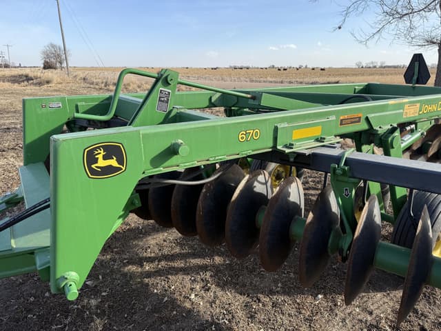 Image of John Deere 670 equipment image 1