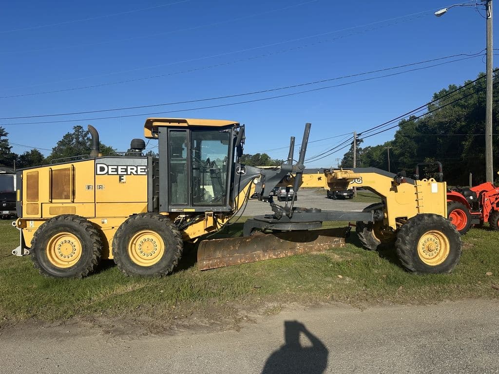 Image of John Deere 670G Primary image
