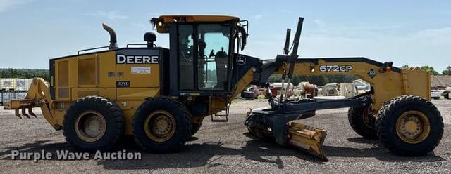 Image of John Deere 672GP equipment image 3