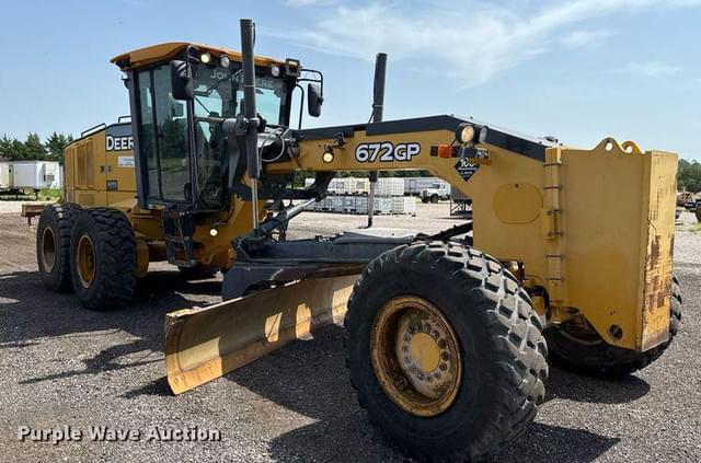 Image of John Deere 672GP equipment image 2