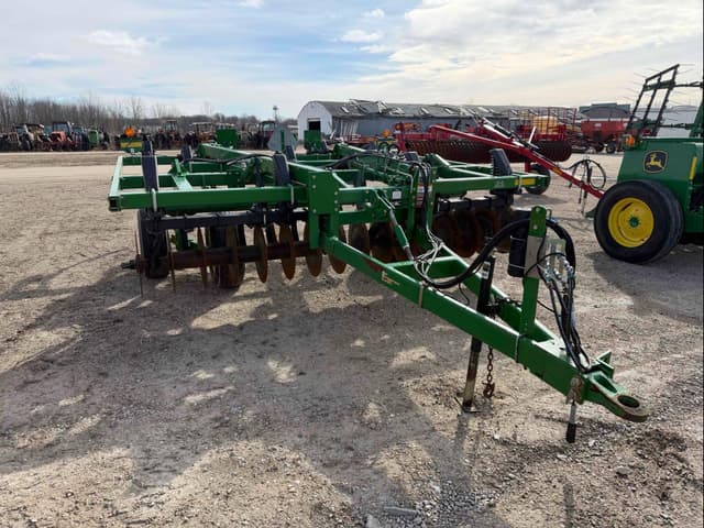 Image of John Deere 714 equipment image 4