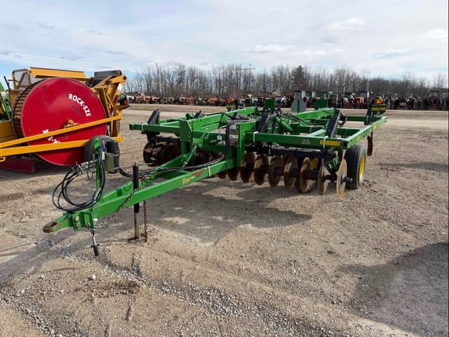 Image of John Deere 714 equipment image 2