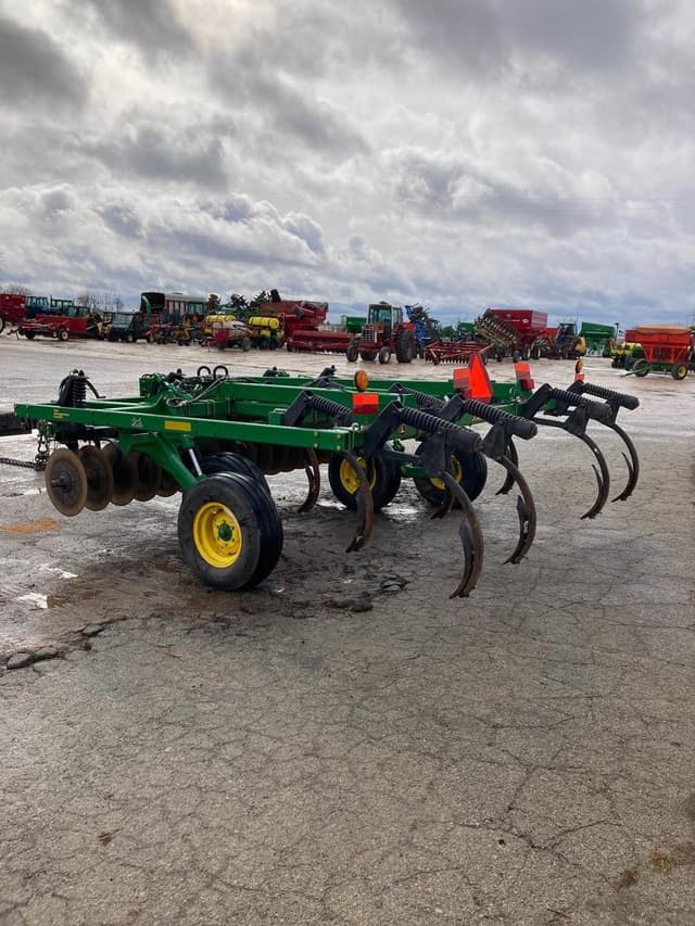 Image of John Deere 714 equipment image 1