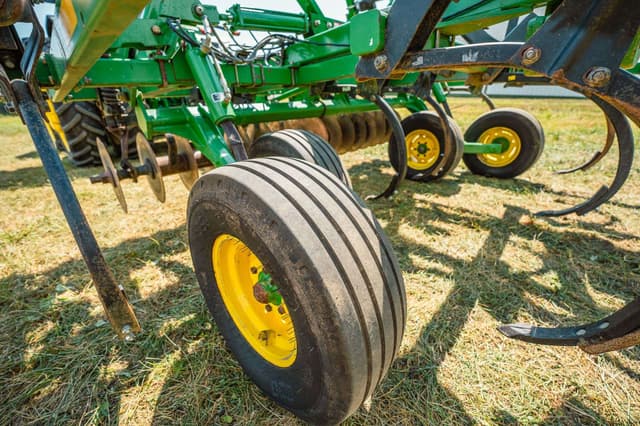 Image of John Deere 714 equipment image 2