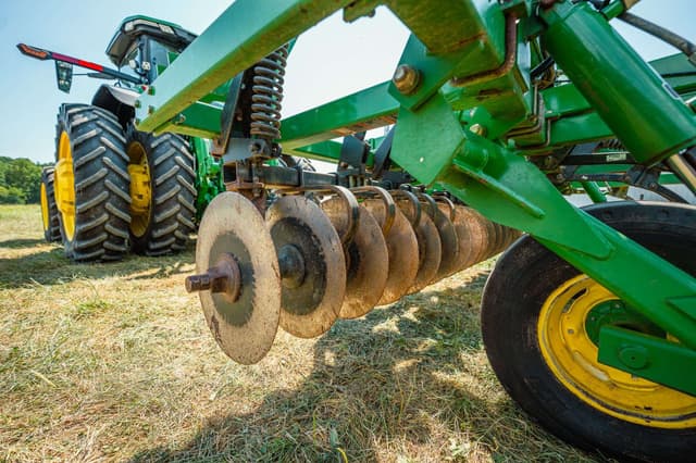 Image of John Deere 714 equipment image 3