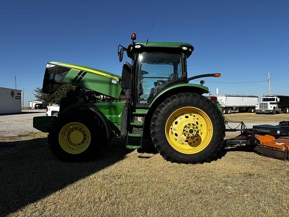 Image of John Deere 7200R equipment image 1