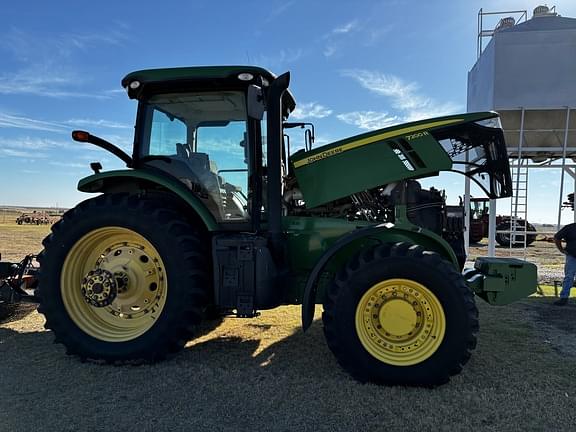 Image of John Deere 7200R equipment image 3