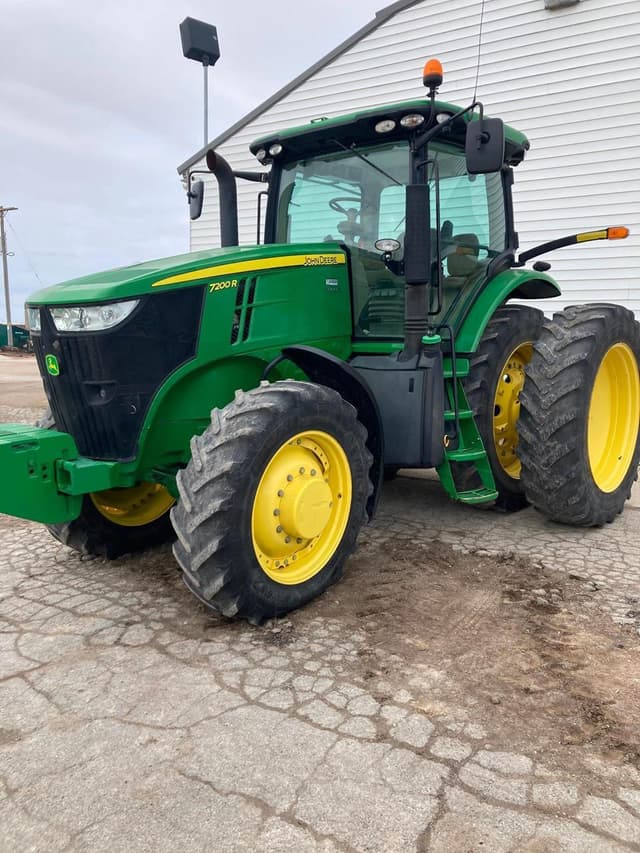 Image of John Deere 7200R equipment image 1