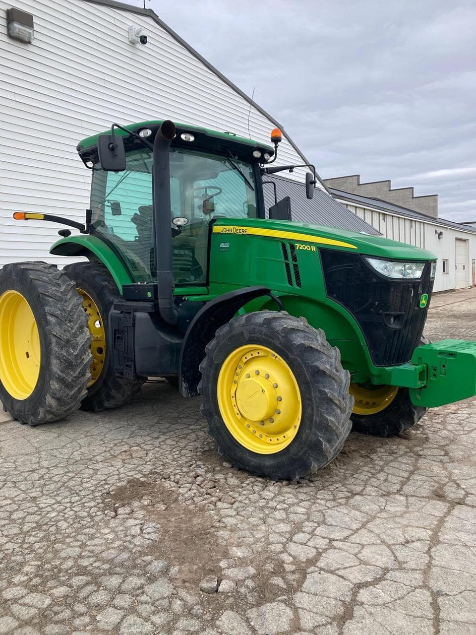 Image of John Deere 7200R Primary image