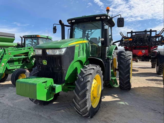 Image of John Deere 7200R equipment image 4