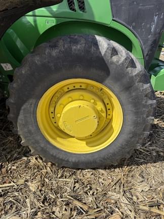Image of John Deere 7200R equipment image 3