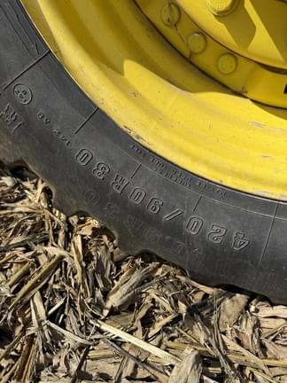 Image of John Deere 7200R equipment image 4