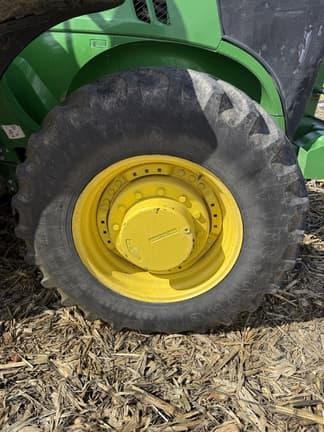 Image of John Deere 7200R equipment image 3