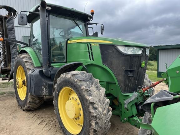 Image of John Deere 7200R equipment image 1
