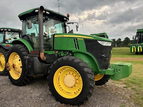 Image of John Deere 7200R equipment image 1