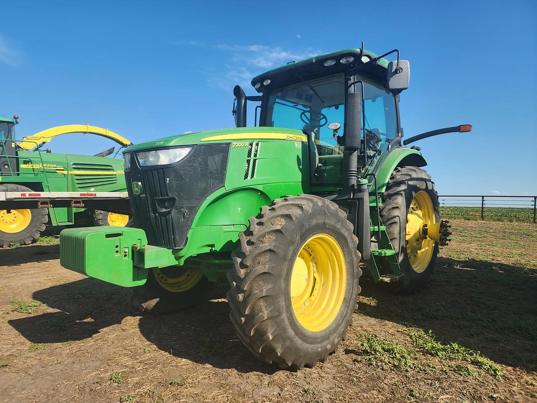 Image of John Deere 7200R Primary image
