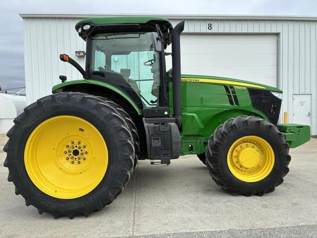 Image of John Deere 7200R equipment image 3