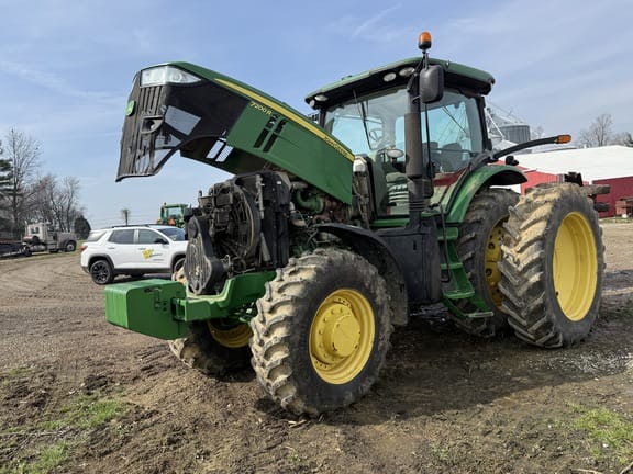 2013 John Deere 7200R Equipment Image0