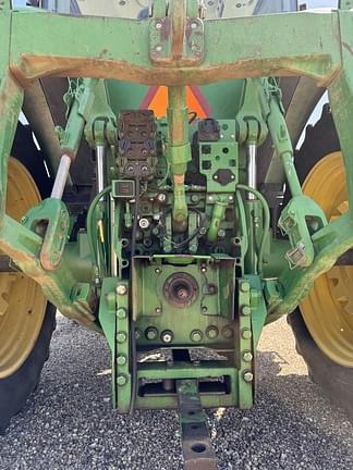 Image of John Deere 7200R equipment image 2