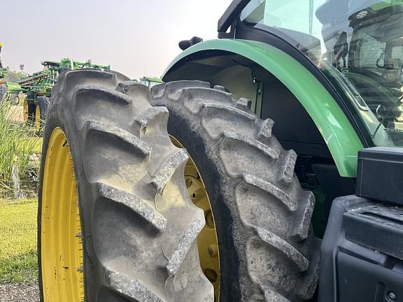Image of John Deere 7200R equipment image 4