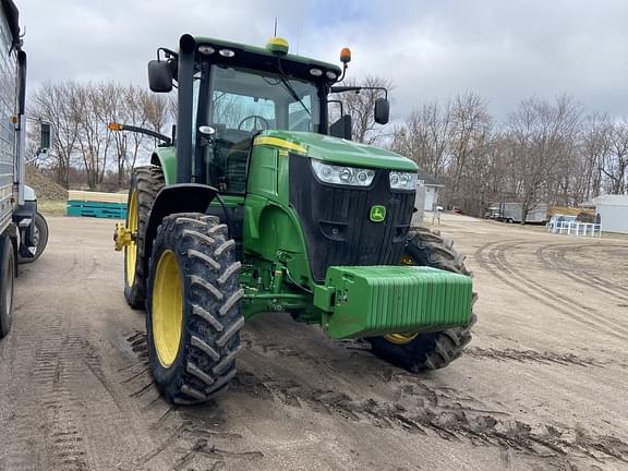 Image of John Deere 7200R equipment image 3