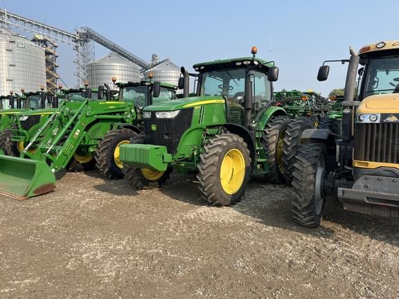 Image of John Deere 7200R equipment image 1