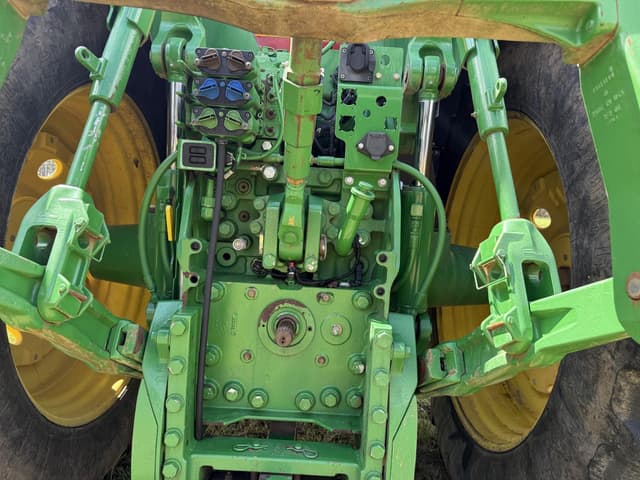 Image of John Deere 7200R equipment image 4