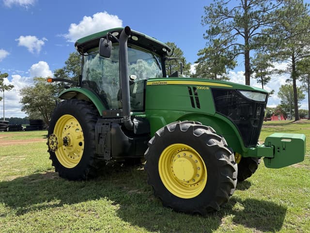 Image of John Deere 7200R equipment image 1