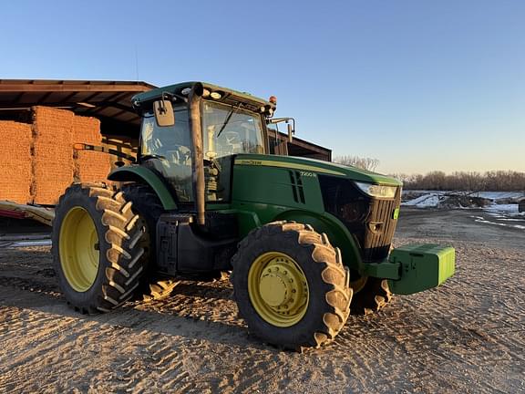 Image of John Deere 7200R equipment image 1