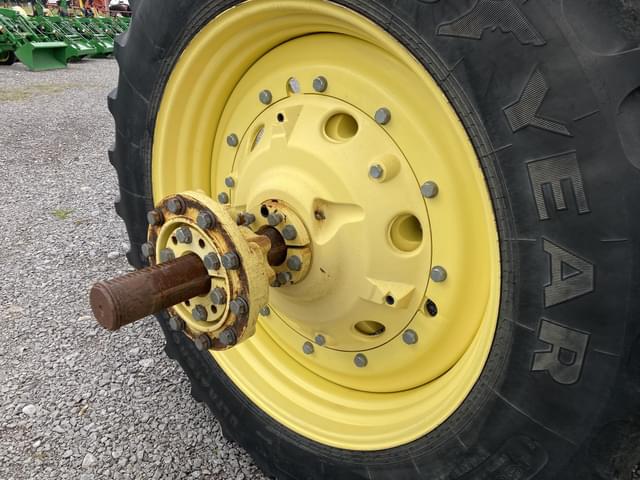 Image of John Deere 7200R equipment image 4